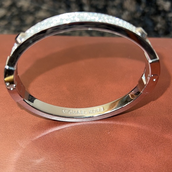 MICHAEL KORS RHINESTONE BRACELET - Picture 4 of 8